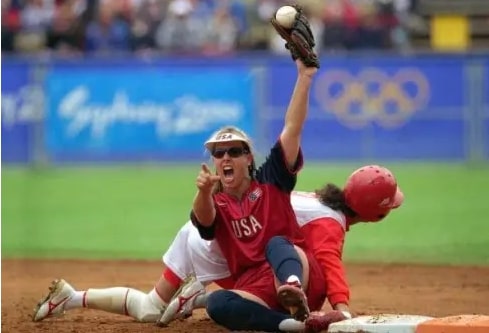 dot-richardson-playing-softball